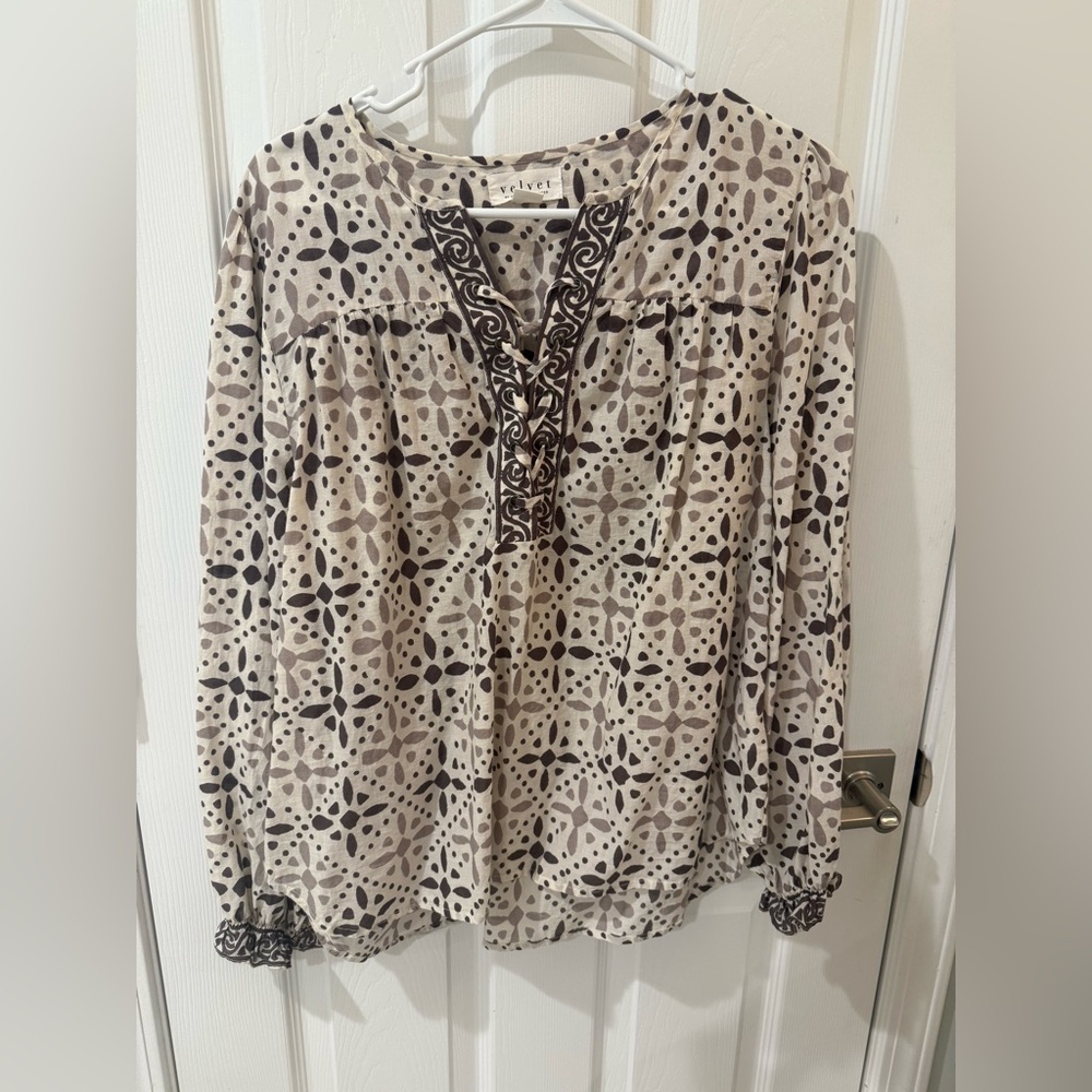 Velvet by Graham & Spencer Black/White/Beige Embellished Blouse